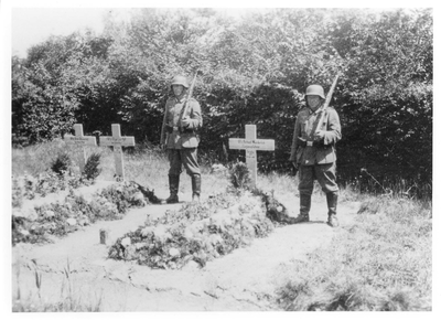 RK-0242 Haamstede. Graven van Duitse soldaten.