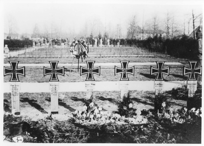 RK-0244 Haamstede. Graven van gesneuvelde Duitsers op het kerkhof.