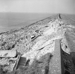 RK-0907 Bommenede. Zeedijk met beschadigde 'De Muraltmuur'.