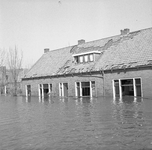 RK-1031 Nieuwerkerk. U.N.A.straat. De drie huizen zijn weer bewoonbaar gemaakt nadat het water weg was
