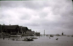 RK-1501 Ouwerkerk. Watersnoodramp 1953. Gezicht op het dorp.