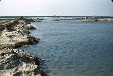 RK-1565 Zierikzee. Watersnoodramp 1953. Gezicht in de polder 'Zuidhoek' met doorgebroken Oost- en Westhavendijk.