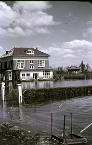 RK-1589 Zierikzee. Watersnoodramp 1953. Grachtweg. Links: de 'Beatrixschool'. Rechts: de woning van fruitkweker Maarten ...