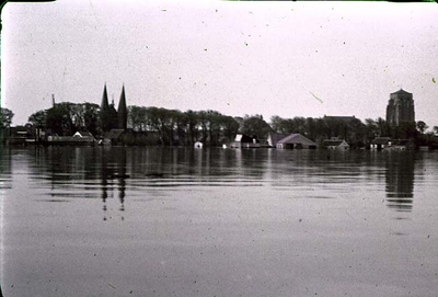 RK-1624 Zierikzee. Watersnoodramp 1953. Gezicht op Zierikzee vanaf de Oudeweg.
