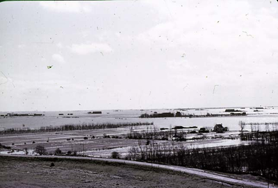 RK-1719 Noordwelle. Watersnoodramp 1953. Gezicht in de polder vanaf het duin t.h.v. restaurant 't Klokje aan de ...