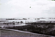 RK-1724 Noordwelle. Watersnoodramp 1953. Gezicht in de polder vanaf het duin t.h.v. restaurant 't Klokje aan de ...