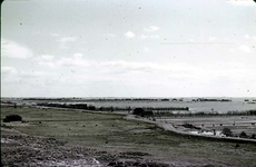 RK-1727 Noordwelle. Watersnoodramp 1953. Gezicht in de polder vanaf het duin t.h.v. restaurant 't Klokje aan de ...