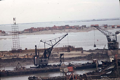 RK-1752 Ouwerkerk. Watersnoodramp 1953. Herstelwerkzaamheden.