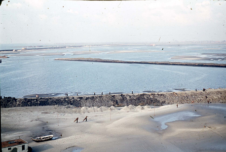 RK-1769 Ouwerkerk. Watersnoodramp 1953. Herstelwerkzaamheden.