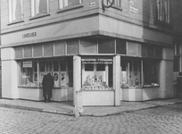 RK-1941 Gorinchem. Havendijk 2. De drogisterij waarheen fotograaf Rykel ten Kate in 1944 was geëvacueerd.