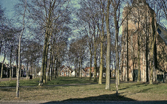 RK-2056 Renesse. Gezicht op de Ring, gezien vanaf de Korte Reke. Rechts de Jacobuskerk, westgevel.