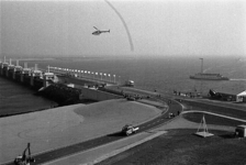 BE-0326 Neeltje Jans / Oosterscheldewerken. Plaats van opening op der pijlers van de Schaar nabij het ir. Topshuis. Op ...