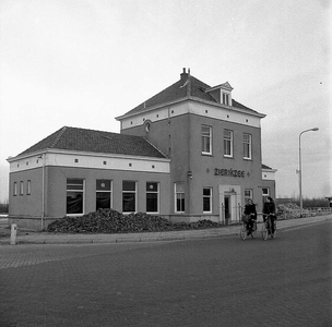 BE-0563 Zierikzee Het oude R.T.M.station aan de Grachtweg .