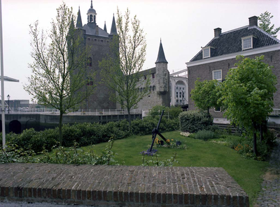 BE-0720 Zierikzee. Zuidhavenpoort, gezien vanuit de tuin van de burgemeesterswoning, naast de Noordhavenpoort.