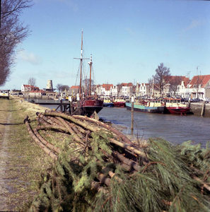BE-0727 Zierikzee. Engelse Kade. Zicht op de Nieuwe Haven, met links achterin het molenbolwerk bij 't Luitje. ...