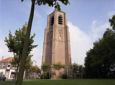 BE-0957 Nieuwerkerk Kerkring. Toren bij de Nederlands Hervormde Kerk.