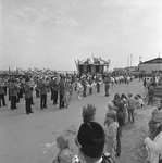 BE-1023 Bruinisse. Havenplateau. Eilandelijke muziekdag, met alle korpsen van Schouwen-Duiveland. Vooraan muziekkorps ...