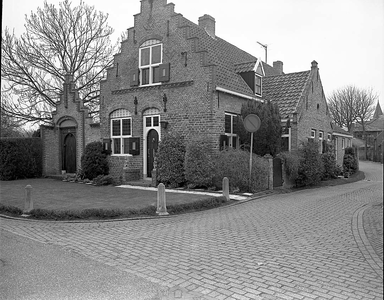BE-1695 Haamstede Sluispad. Huize Het Anker. Voor 1900 een oude boerenwoning. Tot de tweede wereldoorlog eigendom van ...