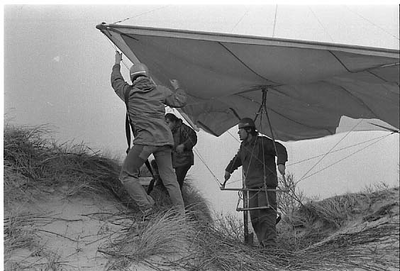 BE-1724 Westerschouwen. De eerste kitevliegers in de duinen van Westerschouwen.