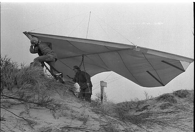 BE-1725 Westerschouwen. De eerste kitevliegers in de duinen van Westerschouwen.
