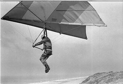 BE-1729 Westerschouwen. De eerste kitevliegers in de duinen van Westerschouwen.