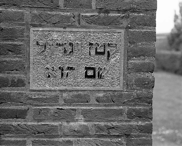 BE-1835 Zierikzee. Toegang Joodse begraafplaats, gelegen in de wijk Malta achter de voormalige Landbouwschool.