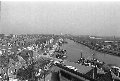 BE-2434 Zierikzee. Nieuwe Haven en 't Luitje, gezien vanaf molen Den Haas op het Bolwerk.