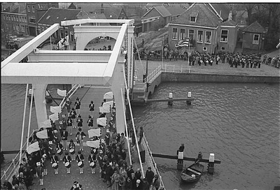 BE-2504 Zierikzee. Nieuwe Haven/Vissershaven. Ingebruikname van de opgeknapte monumentale Zuidhavenpoortbrug, gezien ...