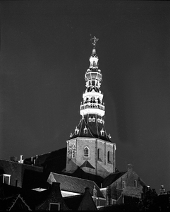 BE-2546 Zierikzee. Meelstraat. Toren van het stadhuis. Op de toren een windwijzer, in de vorm van Neptunus.