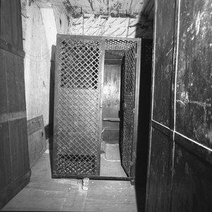 BE-2587 Zierikzee. Mol. 's Gravensteen. Interieur voormalige stadsgevangenis met houten celwanden waarin gevangen ...