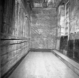 BE-2593 Zierikzee. Mol. Interieur van het Gravensteen, de voormalige Middeleeuwse gevangenis met zijn houten cellen ...