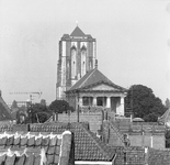 BE-2701 Zierikzee. Nieuwe kerk en Sint Lievens Monstertoren, gezien vanuit de stadhuistoren.
