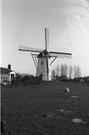BE-2758 Nieuwerkerk Korenmolen 't Hert. Deze molen wordt draaiende gehouden door molenaar D. Haak en zijn zoon. Haak ...