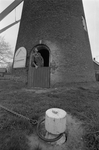 BE-2791 Oosterland. Molenweg. Molenaar Mark Witte voor de korenmolen 'van de baron'. Stenen grondzeiler, gebouwd 1752.