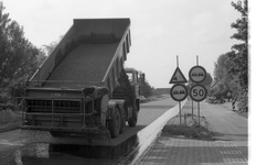 JVH-0169 Zierikzee/Noordgouwe. Kloosterweg. Wegwerkzaamheden waarbij de weg in opdracht van Provinciale Waterstaat ...