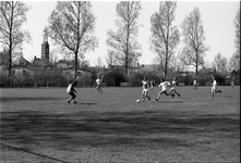 JVH-0976 Ouwerkerk. Baalpapenweg. Sportpark ´t Eultje. Spelmoment tijdens de voetbalwedtrijd Ouwerkerke-Dreischor. ...