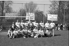 JVH-0983 Ouwerkerk. Baalpapenweg. Sportpark ´t Eultje. Na de gewonnen voetbalwedtrijd Ouwerkerke-Dreischor promoveerde ...