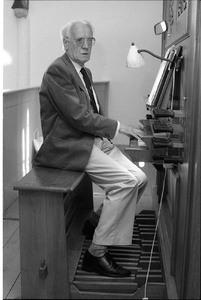 JVH-1032 Dreischor. Ring. Organist Dirk Janz. Zwart geeft in de zomer van 1988 vier weken achtereen op donderdagavond ...