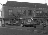 JVH-1137 Burgh. Burghse Ring. Vestiging Veldmarkt. Het gemeentebestuur van Westerschouwen vraagt de eigenaar van de ...