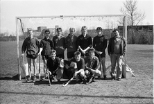 JVH-1554 Zierikzee. Banninklaan. Zierikzeese Hockeyclub Schouwen-Duiveland. Eerste herenteam HSD, personen onbekend.