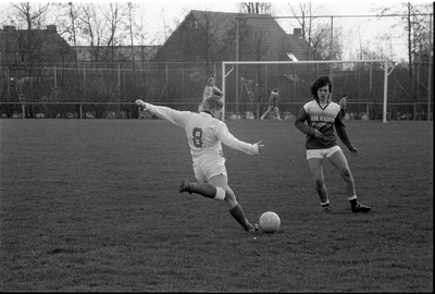 JVH-1590 Brouwershaven. Noorddijk. Op sportpark Onder de Molen speelt het eerste voetbalelftal van SV Brouwershaven een ...