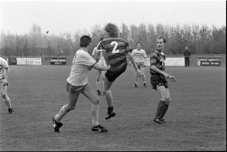 JVH-1715 Zierikzee. Lange Blokweg. Sportpark Den Hogen Blok . Voetbalwedstrijd vv Zierikzee tegen Sarto: Het bleef ...