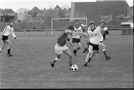 JVH-1718 Brouwershaven. Noorddijk. Sportpark Onder de Molen . Promotiewedstrijd WIK (Kerkwerve)-Brouwershaven: ...