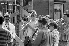 JVH-1773 Kerkwerve. Dorpskern. Dweilband in kader van Koninginnedag