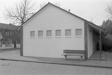 JVH-1950 Oosterland. Koninginneplein. Wijkgebouw. Het wijkgebouw is schoon gemaakt en ontdaan van alle graffiti