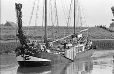 JVH-5296 Zierikzee. Nieuwe Haven. Een fraai zeiljacht in de haven van Zierikzee tijdens het 19e zeilevenement Deltaweek