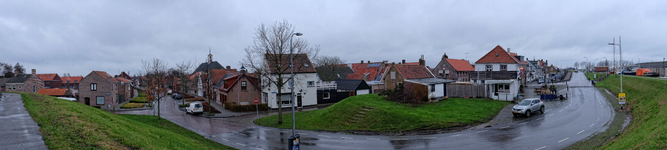 JVH-8047 Bruinisse. Havenkade. Panorama foto van de kruising met links de Steinstraat, in het midden de Deestraat ...