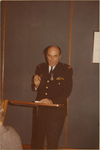 122 Brandweercommandant E.L. de Vriend houdt een toespraak tijdens de viering van zijn 25-jarig lidmaatschap van de ...