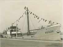 306 Het vaartuig Heiloo van J. Heida te Sas van Gent tijdens de officiële ingebruikname