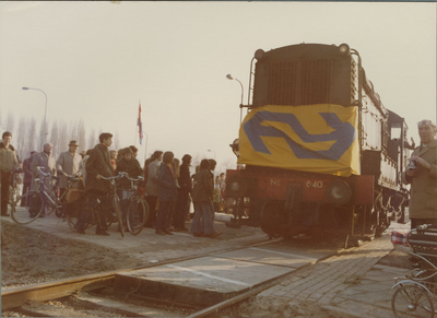 433 De opening van de bewaakte spoorwegovergang aan de Papegeulestraat te Sas van Gent